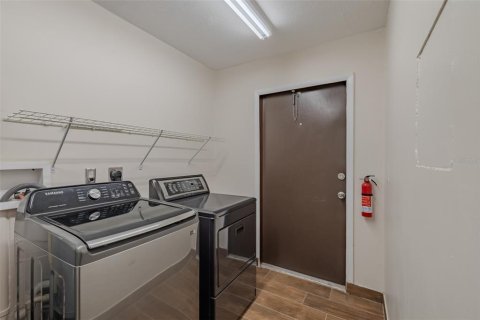Appartement à louer à Brandon, Floride: 1 chambre, 130.06 m2 № 2428684 - photo 15