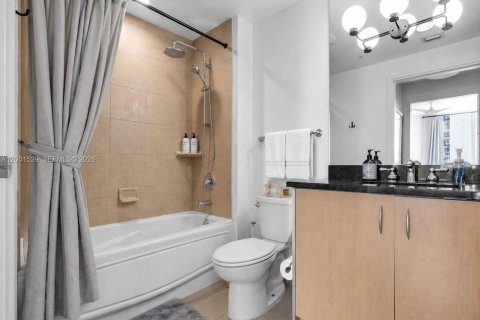 Купить кондоминиум в Майами, Флорида 2 спальни, 104.61м2, № 2090774 - фото 13