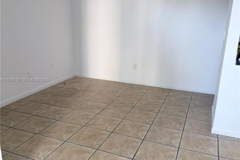 Copropriété à louer à Miami, Floride: 2 chambres, 69.68 m2 № 1988488 - photo 9
