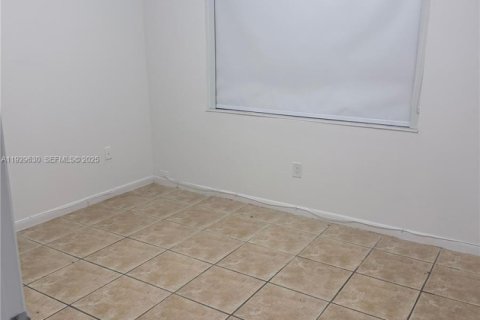 Copropriété à louer à Miami, Floride: 2 chambres, 69.68 m2 № 1988488 - photo 4