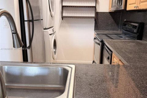 Copropriété à louer à Miami, Floride: 2 chambres, 69.68 m2 № 1988488 - photo 5