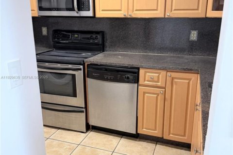 Copropriété à louer à Miami, Floride: 2 chambres, 69.68 m2 № 1988488 - photo 7