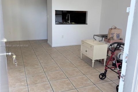 Copropriété à louer à Miami, Floride: 2 chambres, 69.68 m2 № 1988488 - photo 2