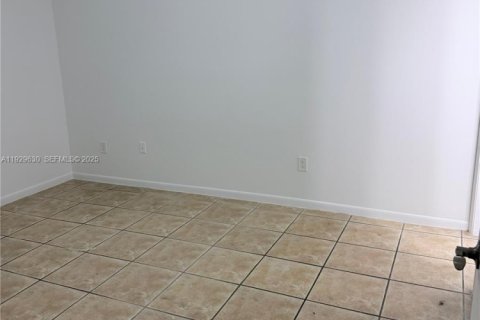 Copropriété à louer à Miami, Floride: 2 chambres, 69.68 m2 № 1988488 - photo 8