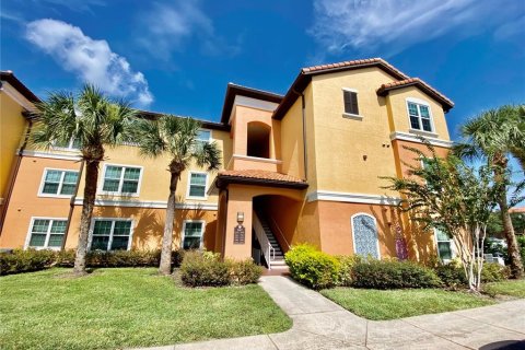 Condo in Orlando, Florida, 2 bedrooms № 2211160 - photo 2