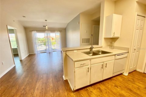 Condo in Orlando, Florida, 2 bedrooms № 2211160 - photo 10
