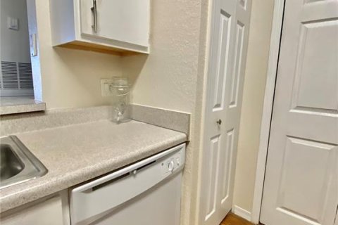 Condo in Orlando, Florida, 2 bedrooms № 2211160 - photo 17