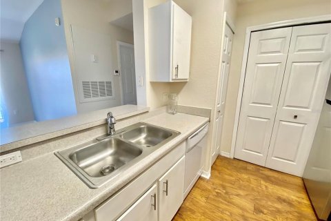 Condo in Orlando, Florida, 2 bedrooms № 2211160 - photo 16