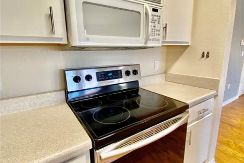 Condo in Orlando, Florida, 2 bedrooms № 2211160 - photo 13