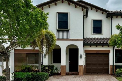 Touwnhouse à louer à Doral, Floride: 3 chambres, 165.09 m2 № 1921518 - photo 1