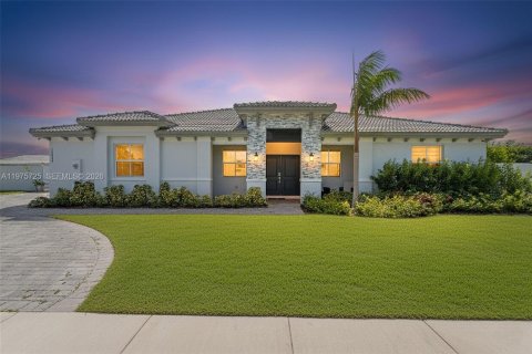 Купить виллу или дом в Хомстед, Флорида 4 спальни, 246.56м2, № 2040064 - фото 2