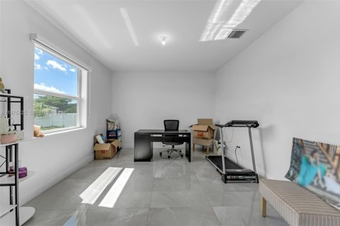 Купить виллу или дом в Хомстед, Флорида 4 спальни, 246.56м2, № 2040064 - фото 17