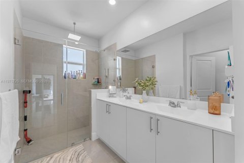 Купить виллу или дом в Хомстед, Флорида 4 спальни, 246.56м2, № 2040064 - фото 24