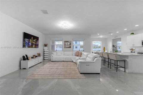 Купить виллу или дом в Хомстед, Флорида 4 спальни, 246.56м2, № 2040064 - фото 8