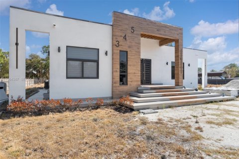 Casa en venta en Clewiston, Florida, 4 dormitorios, 260.13 m2 № 2025911 - foto 3