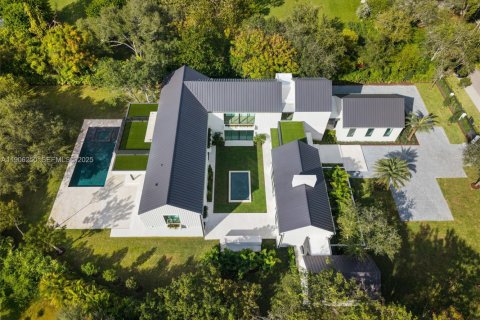 House in Pinecrest, Florida 7 bedrooms, 933.11 sq.m. № 1965785 - photo 18