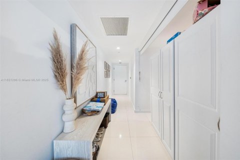 Condo in Bay Harbor Islands, Florida, 2 bedrooms  № 1811837 - photo 6