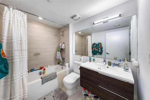 Condo in Bay Harbor Islands, Florida, 2 bedrooms  № 1811837 - photo 20