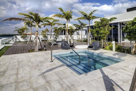 Condo in Bay Harbor Islands, Florida, 2 bedrooms  № 1811837 - photo 26