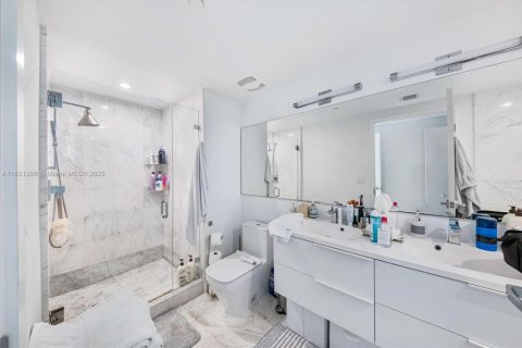 Condo in Bay Harbor Islands, Florida, 2 bedrooms  № 1811837 - photo 17