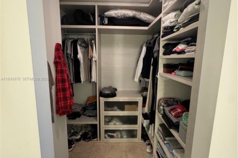 Снять в аренду кондоминиум в Майами, Флорида 1 спальня, 74.79м2, № 1992695 - фото 14