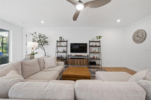 Купить виллу или дом в Аполло-Бич, Флорида 3 комнаты, 187.48м2, № 2145104 - фото 7