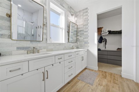 Купить виллу или дом в Аполло-Бич, Флорида 3 комнаты, 187.48м2, № 2145104 - фото 19