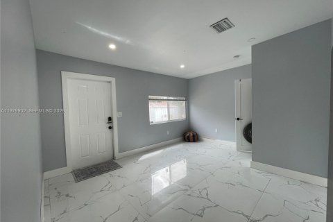 Villa ou maison à vendre à North Miami, Floride: 3 chambres, 117.61 m2 № 2080526 - photo 18