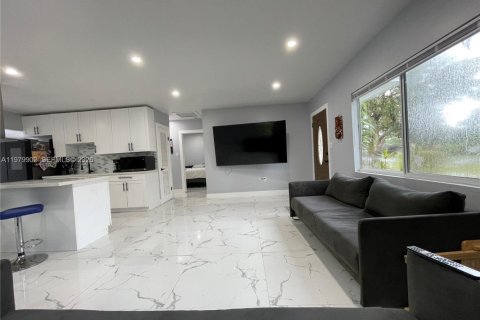 Villa ou maison à vendre à North Miami, Floride: 3 chambres, 117.61 m2 № 2080526 - photo 10