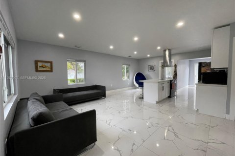 Villa ou maison à vendre à North Miami, Floride: 3 chambres, 117.61 m2 № 2080526 - photo 12