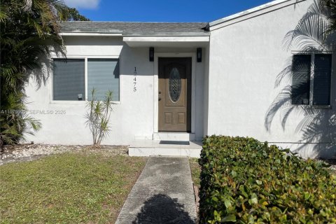 Villa ou maison à vendre à North Miami, Floride: 3 chambres, 117.61 m2 № 2080526 - photo 2