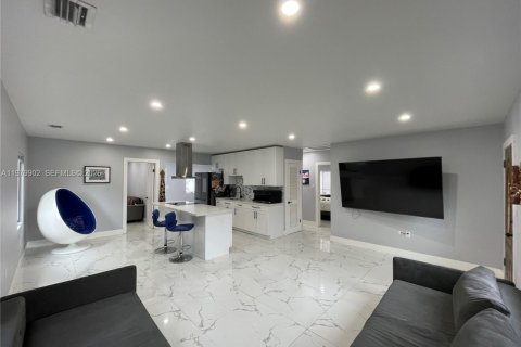 Villa ou maison à vendre à North Miami, Floride: 3 chambres, 117.61 m2 № 2080526 - photo 3