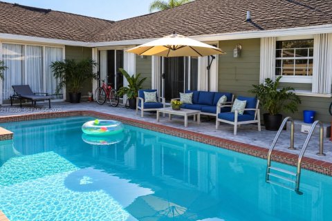 House in Miami, Florida 4 bedrooms, 167.13 sq.m. № 2435424 - photo 5