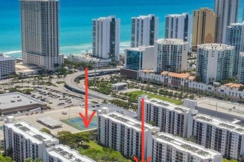 Condominio en Sunny Isles Beach, Florida, 1 dormitorio  № 2077099