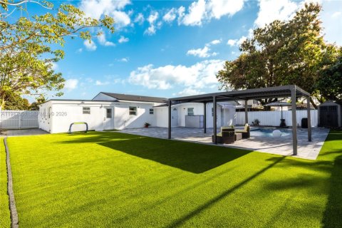 Снять в аренду виллу или дом в Майами, Флорида 3 спальни, 120.4м2, № 2048927 - фото 28