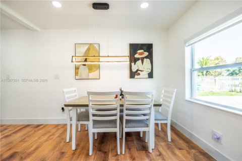 Снять в аренду виллу или дом в Майами, Флорида 3 спальни, 120.4м2, № 2048927 - фото 8