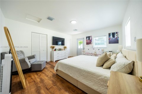 Снять в аренду виллу или дом в Майами, Флорида 3 спальни, 120.4м2, № 2048927 - фото 15