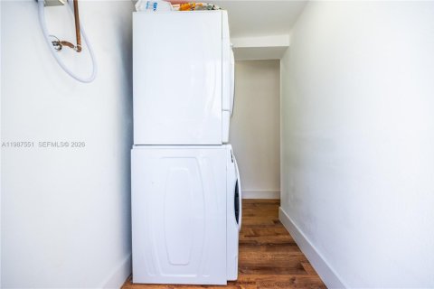 Снять в аренду виллу или дом в Майами, Флорида 3 спальни, 120.4м2, № 2048927 - фото 24