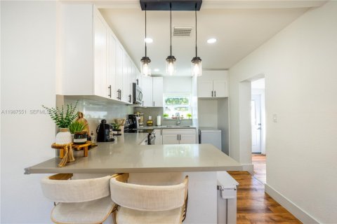 Снять в аренду виллу или дом в Майами, Флорида 3 спальни, 120.4м2, № 2048927 - фото 11