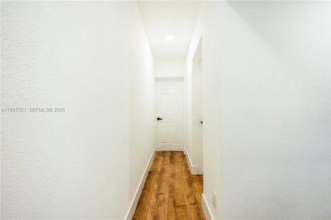 Снять в аренду виллу или дом в Майами, Флорида 3 спальни, 120.4м2, № 2048927 - фото 25