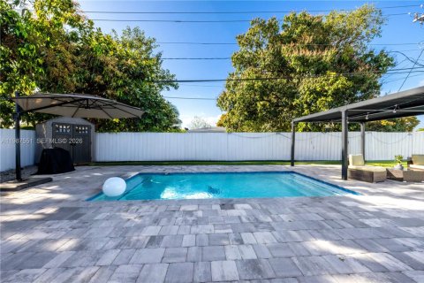 Снять в аренду виллу или дом в Майами, Флорида 3 спальни, 120.4м2, № 2048927 - фото 30