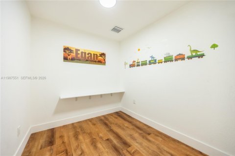 Снять в аренду виллу или дом в Майами, Флорида 3 спальни, 120.4м2, № 2048927 - фото 19