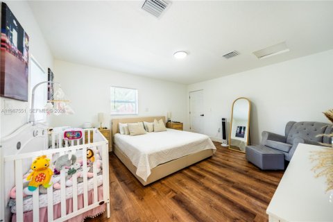 Снять в аренду виллу или дом в Майами, Флорида 3 спальни, 120.4м2, № 2048927 - фото 13