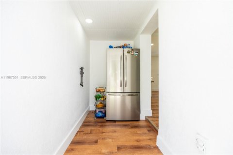 Снять в аренду виллу или дом в Майами, Флорида 3 спальни, 120.4м2, № 2048927 - фото 12