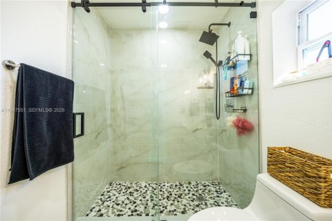 Снять в аренду виллу или дом в Майами, Флорида 3 спальни, 120.4м2, № 2048927 - фото 20