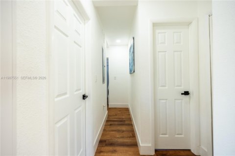 Снять в аренду виллу или дом в Майами, Флорида 3 спальни, 120.4м2, № 2048927 - фото 26