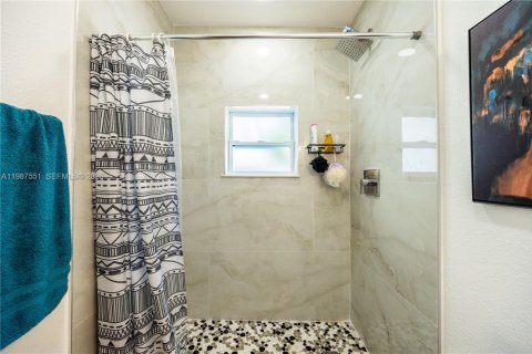 Снять в аренду виллу или дом в Майами, Флорида 3 спальни, 120.4м2, № 2048927 - фото 23