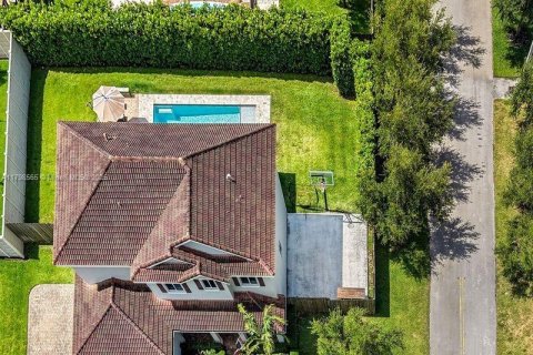Снять в аренду виллу или дом в Майами, Флорида 5 спален, 263.56м2, № 1864776 - фото 5