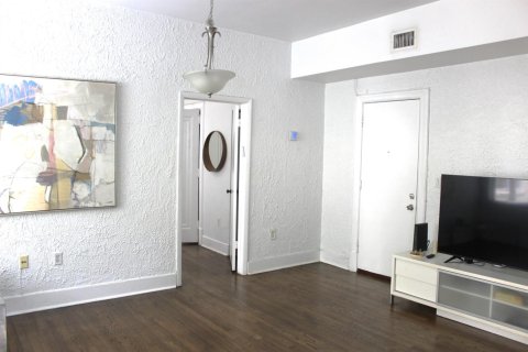 Condominio en alquiler en Miami Beach, Florida, 1 dormitorio, 60.94 m2 № 2260097 - foto 2