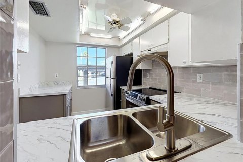 Купить кондоминиум в Нью-Порт-Ричи, Флорида 8 комнат, 97.55м2, № 2232396 - фото 6